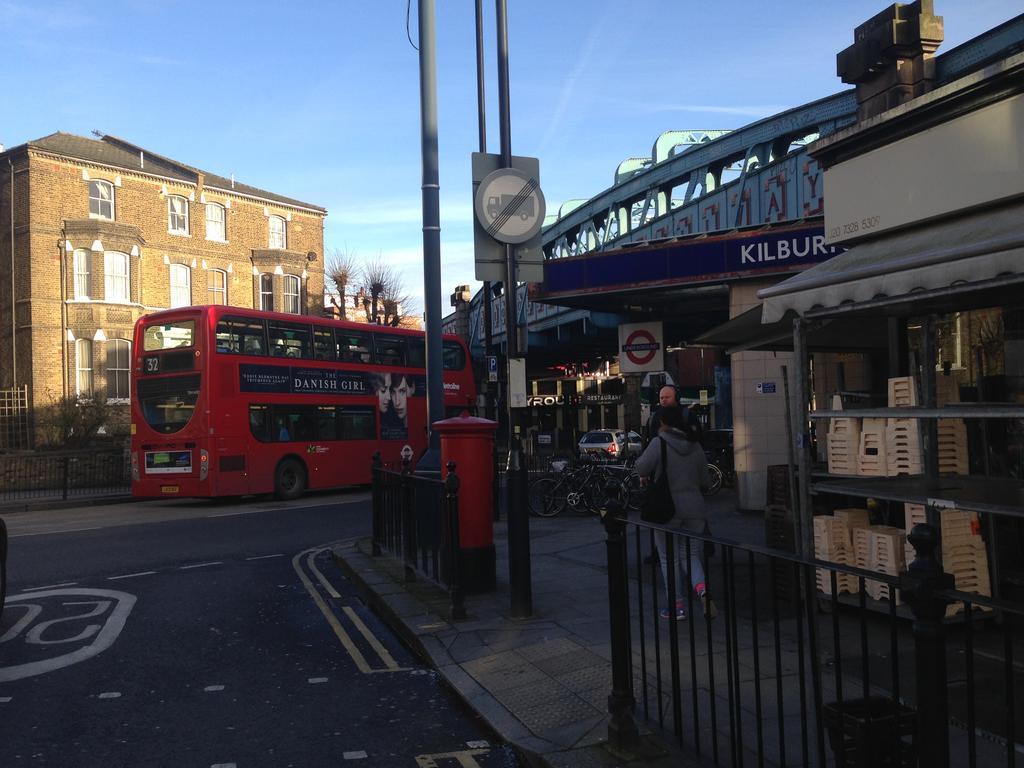 Great 2 Bedrooms Apartment 15 Mins From The Centre Londres Habitación foto
